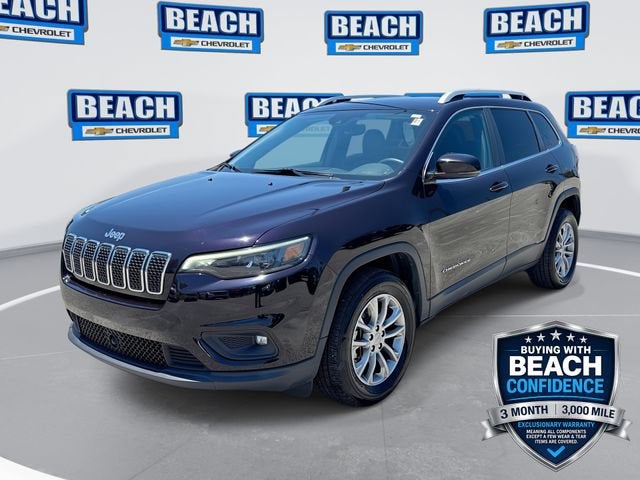 2021 Jeep Cherokee Latitude Lux in Sangria Metallic Clearcoat — front three-quarter view
