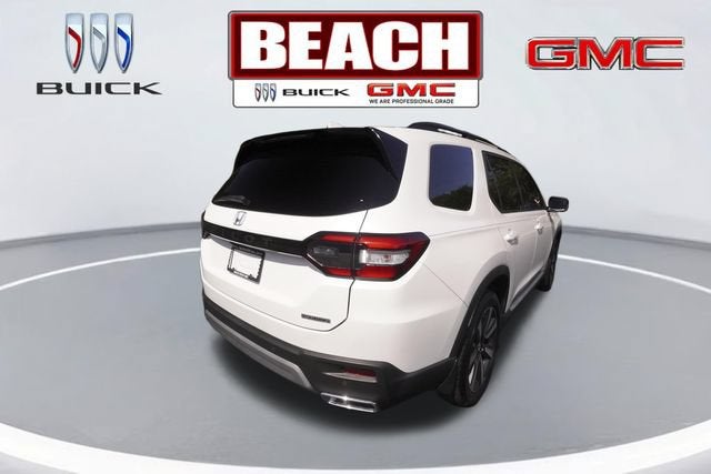 2025 Honda Pilot — rear three-quarter view