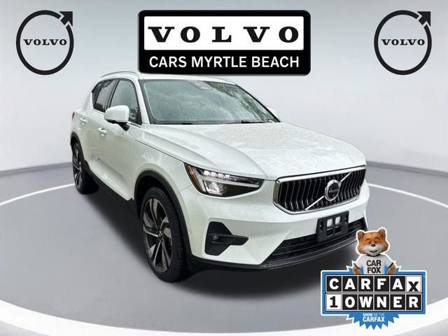 2023 Volvo XC40 B5 Plus Bright Theme in Crystal White Metallic — front three-quarter view